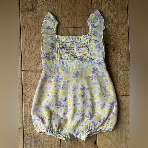 Isobella & Chloe Other - Isobella & Chloe Smocked Floral Romper size 6 Months FLAWED